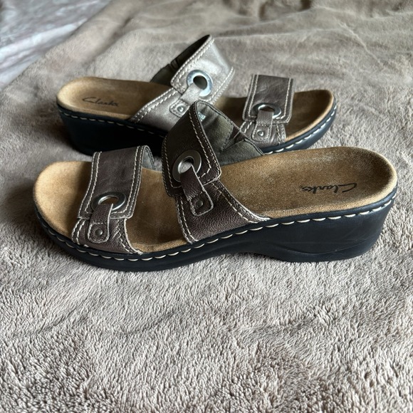 Clarks Bendable Wedge Sandal   Women 9W Metallic Brown Comfortable - Picture 8 of 8